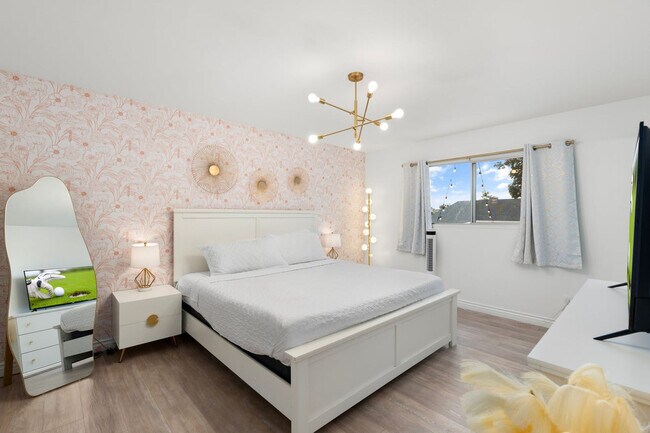 Building Photo - 5747 N 48th Ln