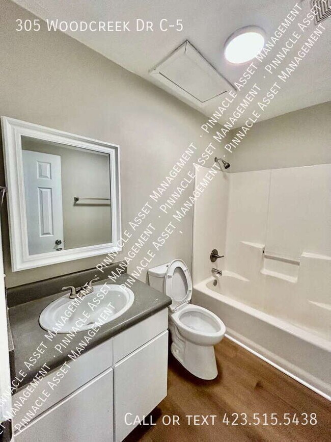 Building Photo - 305 Woodcreek Rd