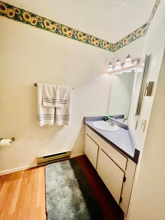 Building Photo - 2600 S White Mountain Rd