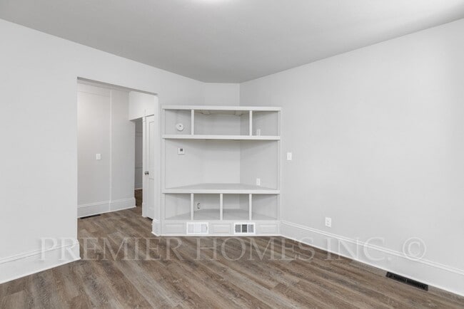 Building Photo - Charming 3BR, Two-Story Home in Canton, OH