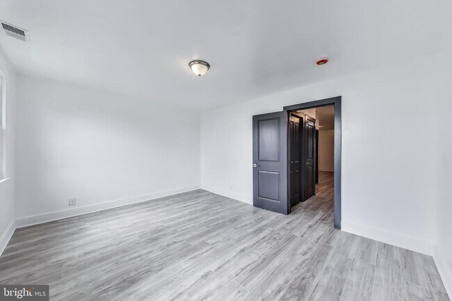 Building Photo - 3918 10th St NE