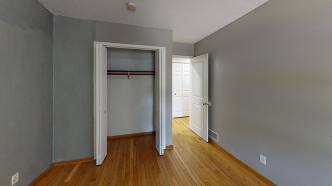 Building Photo - 1122 Ferndale St N