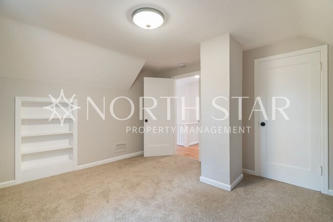 Building Photo - Newly Remodeled Lake Oswego Cottage With Lake Access.