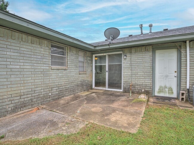 Building Photo - Cute home in Shawnee