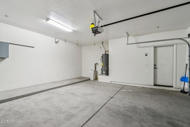 Building Photo - 7351 W Palo Brea Ln