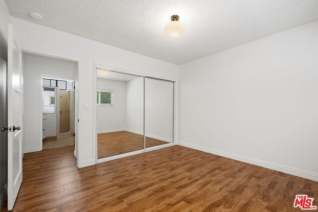 Building Photo - 6111 W 75th St