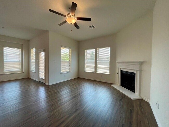 Building Photo - 205 Baralo St