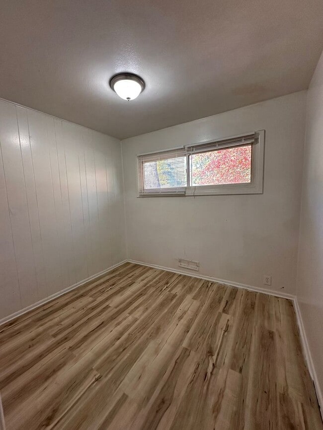 Building Photo - 3 bedroom 1 Bath