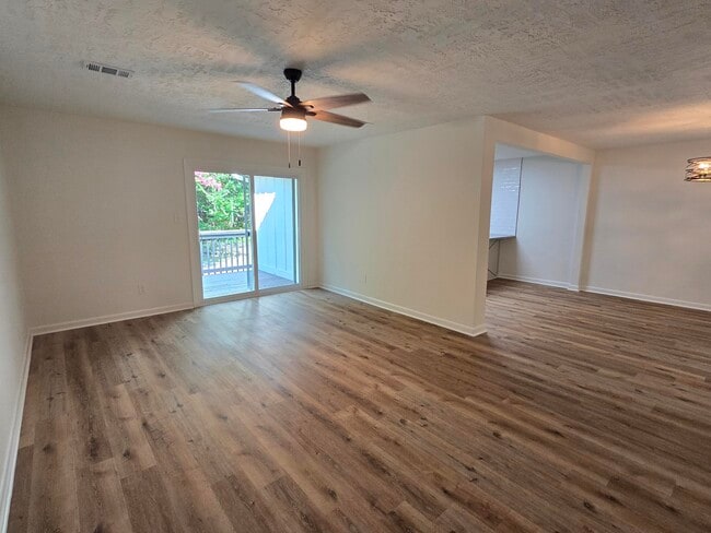 Building Photo - 469 Lawrence Dr