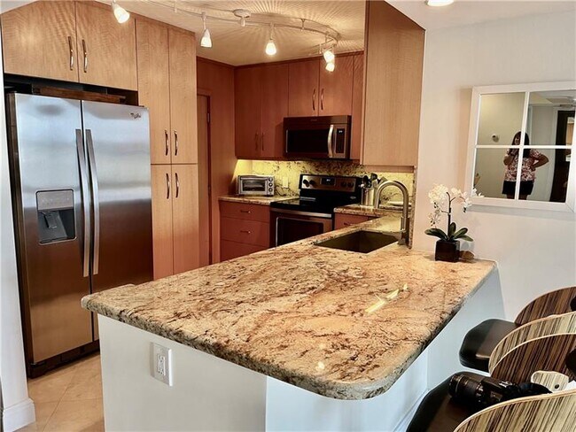 Building Photo - 1 Las Olas Cir