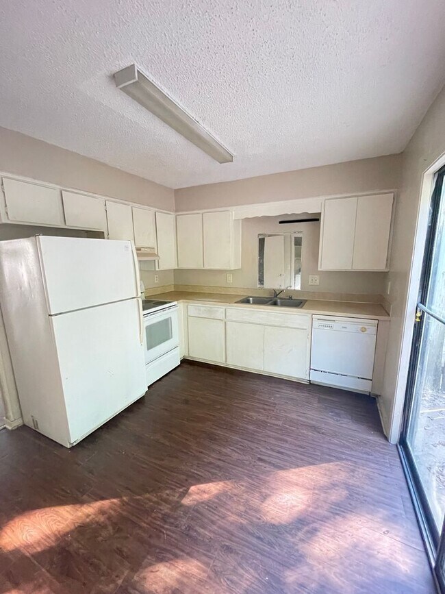 Building Photo - 577 BJ