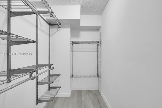 Building Photo - 520 SE 5 Ave