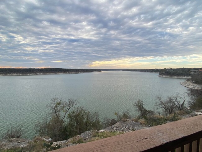 Building Photo - STUDIO CONDO WITH A MILLION DOLLAR LAKE VIEW