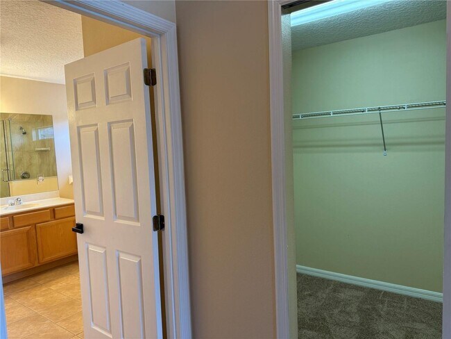 Building Photo - Modern Upgrade Home in Debary