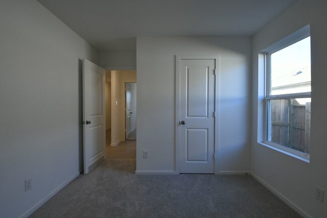 Building Photo - 2823 Cedar Rock St