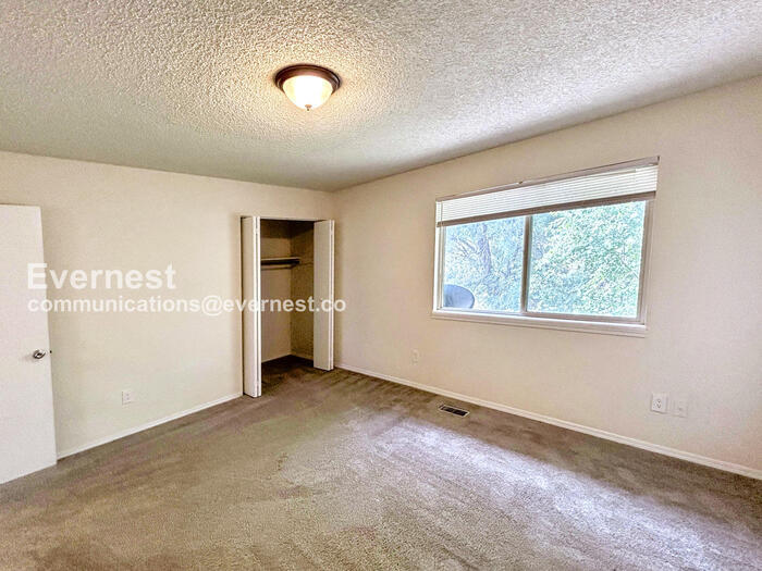 Building Photo - 1985 Mineola Ct