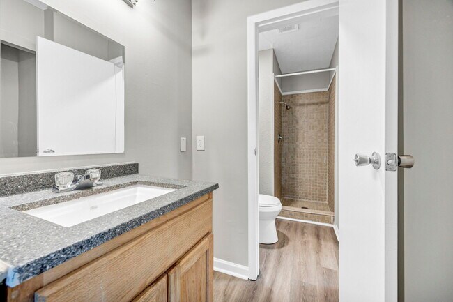 Building Photo - 109 Menlo Dr