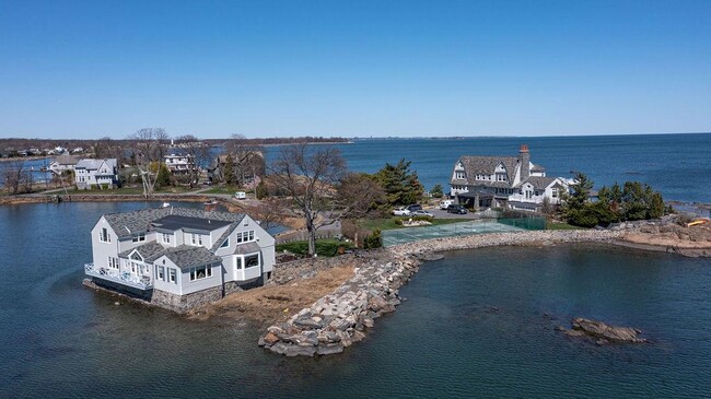 Building Photo - 6 Pine Island Rd