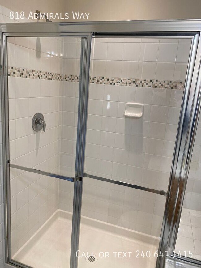 Building Photo - 818 Admirals Way