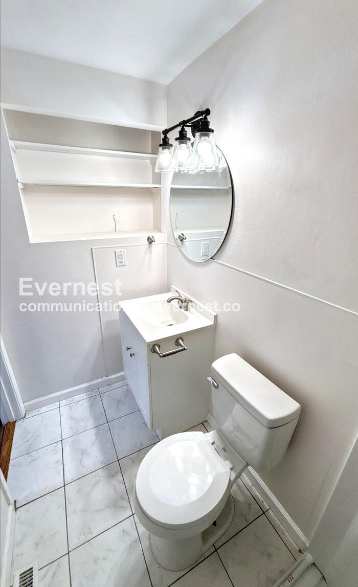 Building Photo - 260 Sadonia Ave