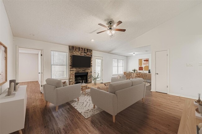 Building Photo - 9839 Briar Ridge Dr