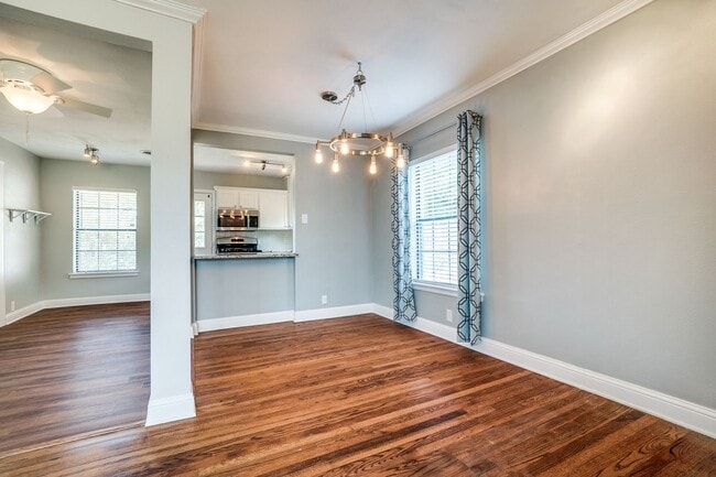 Building Photo - Airy and Light 3/2 in Established Dallas Neighborhood For Rent!