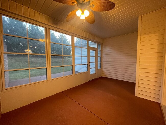 Building Photo - 1930 Scarlett Meadows Dr