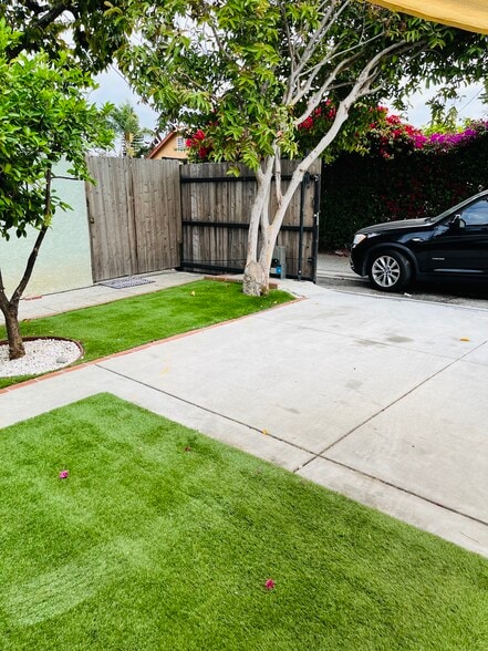 Building Photo - 1170 Esperanza St