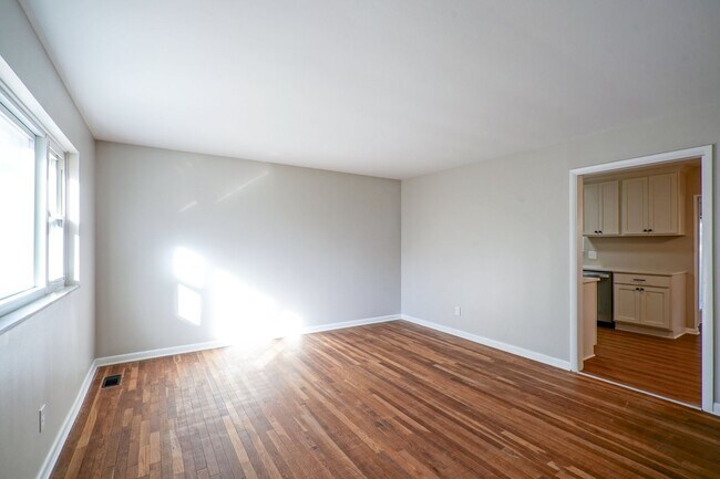 Building Photo - Recently Remodeled 4-Bedroom Home with Modern Upgrades & Spacious Yard in McCordsville