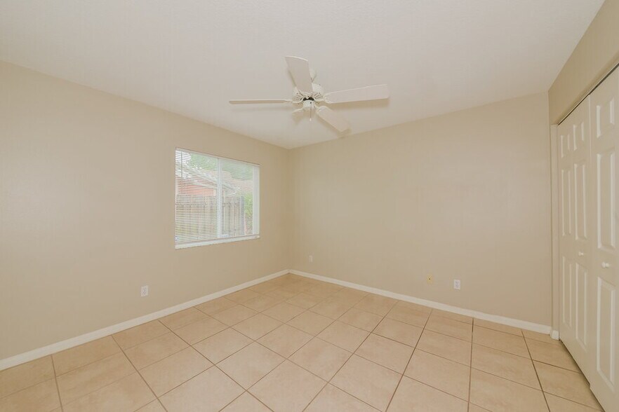 Building Photo - 7703 33rd Ln E