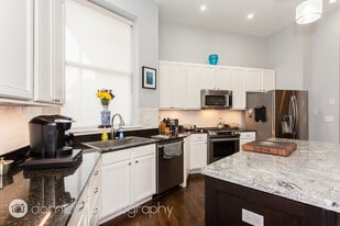 Building Photo - 2113 W Washington Blvd