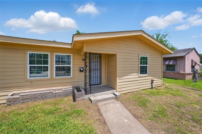 Building Photo - 3615 Seabrook St