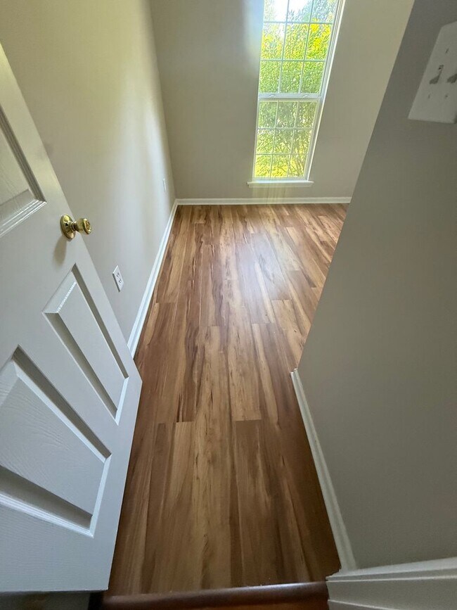 Building Photo - Ranch Home in great school district!