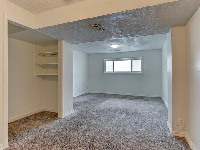 Building Photo - 3514 Glory Cir