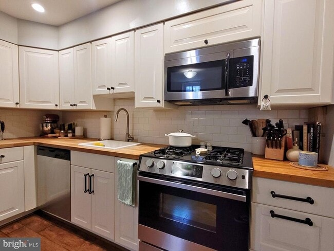 Building Photo - 1106 Lombard St