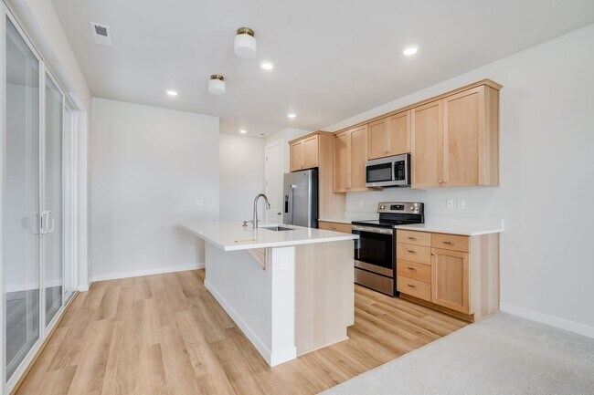 Building Photo - Beautiful 3 Bed, 3 Bath Rental Home in Hil...