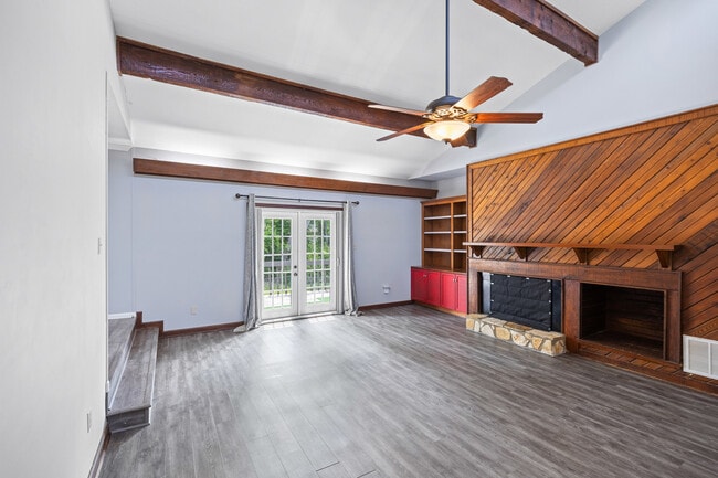 Building Photo - 210 Hillbrook Dr