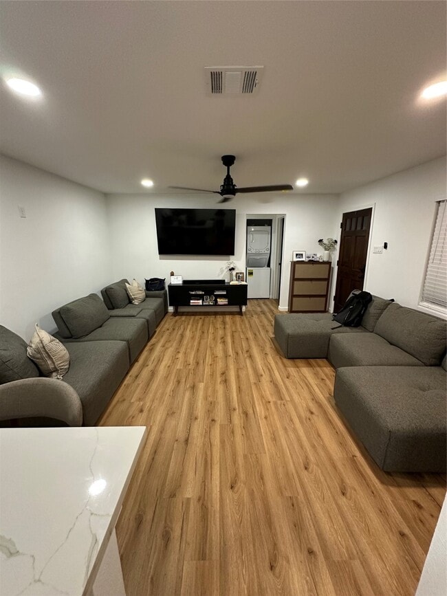 Building Photo - 32 Farrell St