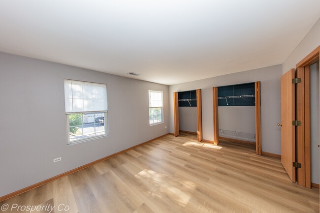 Building Photo - 2500 Oak Tree Ln