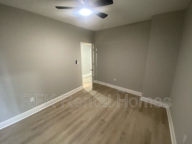 Building Photo - 2226 Langley Ave