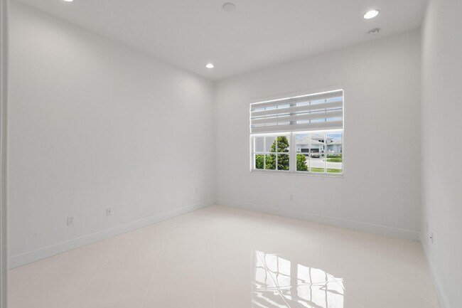 Building Photo - 9019 SW Terzi Wy