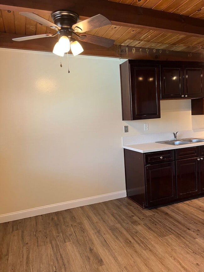 Interior Photo - Villa Fairlane