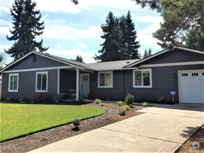 Building Photo - Immaculate N Tacoma 3bdr 2bath with full s...