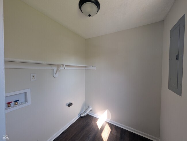 Building Photo - 451 W 26th St