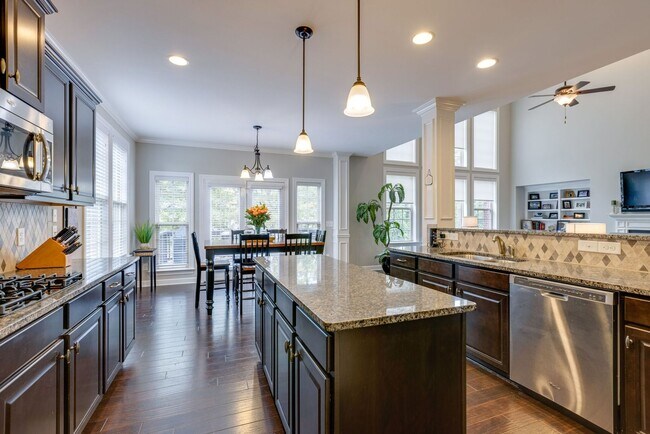 Building Photo - 5 Bedroom Home with Theater Room & 3-Car Garage in Franklin