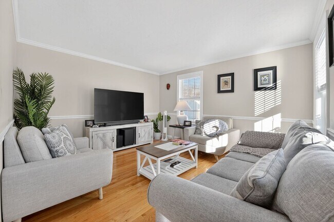 Building Photo - Spacious 4BR House in Millbury
