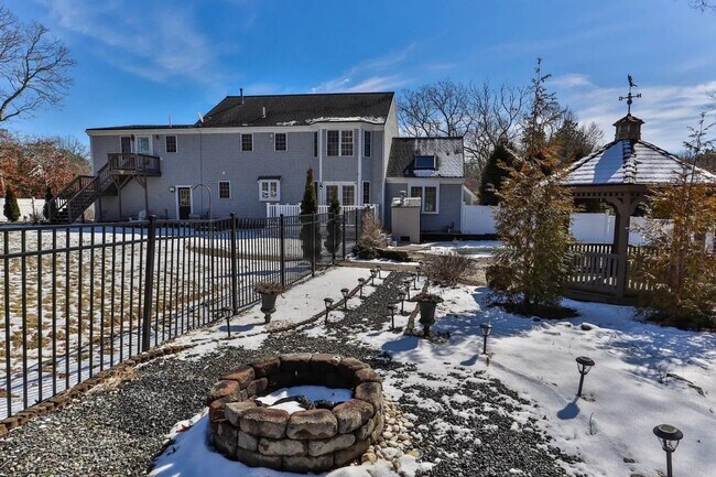 Building Photo - 8 Lichen Ln