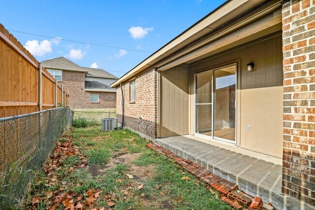 Building Photo - 722 Prairie Creek Dr