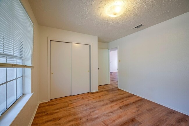 Building Photo - 10906 Maple Rock Dr