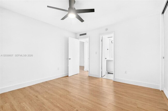 Building Photo - 3522 SW 25th St